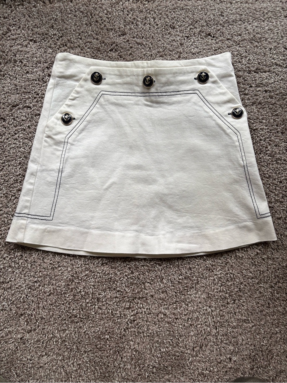 Zara White Mini Skirt with Contrast Stitching and Decorative Buttons